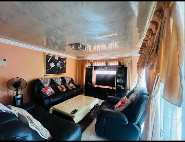 3 BEDROOM HOUSE FOR SALE IN MABOPANE UNIT X